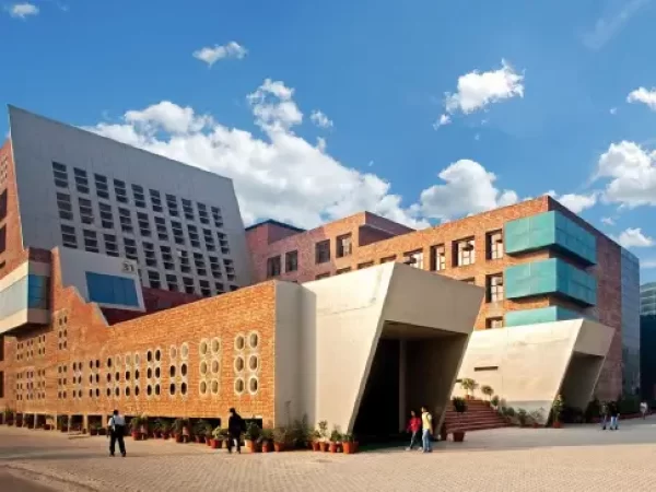 lovely-professional-university-campus (1)